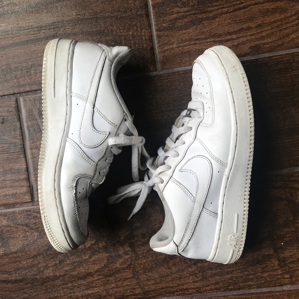 NIKE AIR FORCE 1 SIZE 8 WHITE